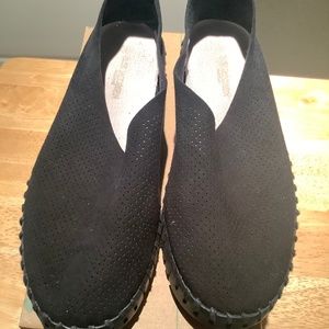 Isle Jacobsen Black Tulip Tonal Sole Shoes Size 39